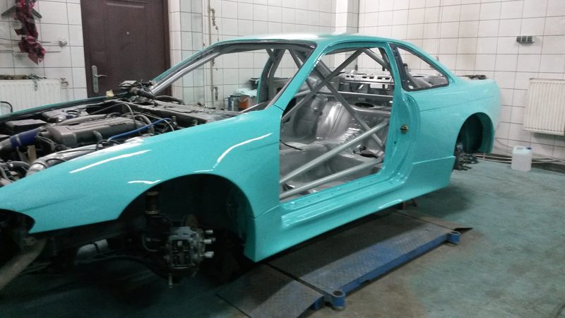 Budowa samochodu motorsportowego w warsztacie